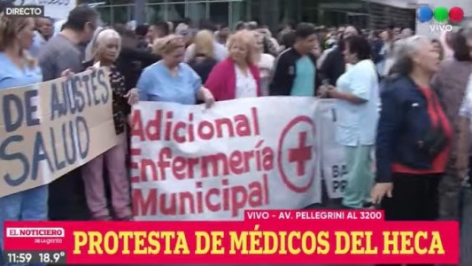 Médicos protestan frente al HECA