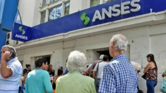 Se oficializó el aumento del 15,6% para los jubilados y pensionados