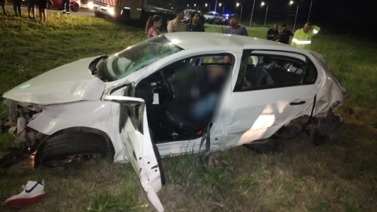 Tragedia en autopista: un muerto y un herido en brutal vuelco de un auto