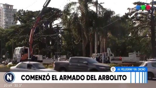 Comenzó el armado del arbolito de navidad en la rotonda de Pellegrini y Oroño