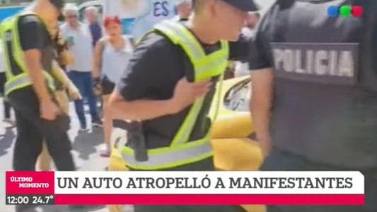 Desconoció una manifestación de tabacaleros en pleno centro y le destrozaron el auto