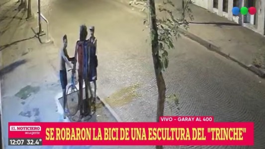Robaron la bici de una escultura del "Trinche" en zona sur