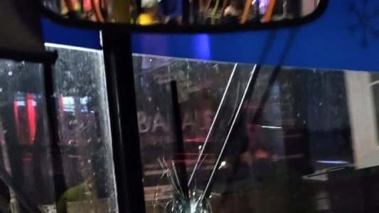 Intento de robo: balearon un colectivo