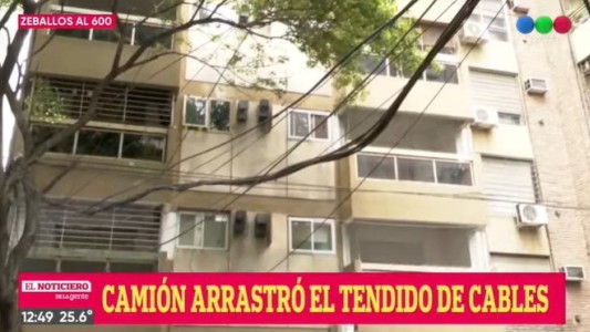Un camión arrastró cables que impiden el tránsito de colectivos en Zeballos al 600