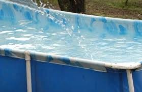 Dos mujeres murieron electrocutadas en una pileta de lona