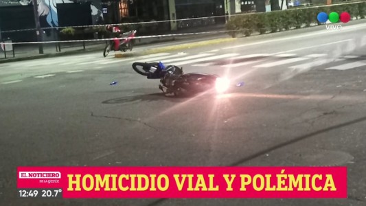 Liberaron al conductor que pasó en rojo a alta velocidad y mató a un motociclista
