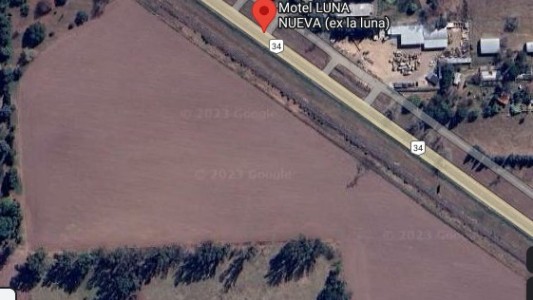 Una mujer fue hallada con múltiples disparos frente al motel Luna Nueva