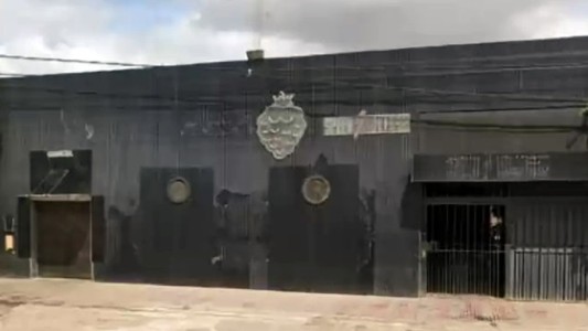 Balearon a dos policías que hacían adicionales en la puerta de un boliche