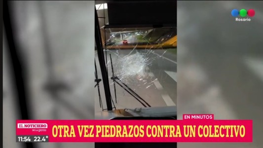 Atacaron a piedrazos un colectivo y le hicieron estallar los vidrios
