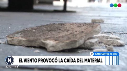 Cayó una mampostería y golpeó a una mujer que caminaba por la peatonal