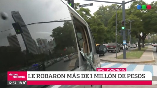 Le robaron 1 millón de pesos frente el Monumento a la Bandera