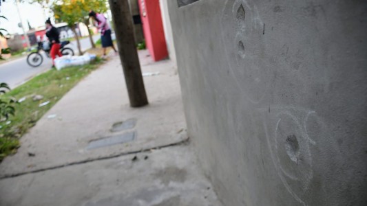 Balearon una casa y mataron a un hombre en barrio Santa Lucía