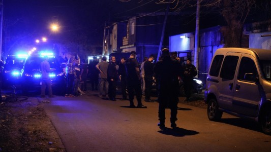 Asesinaron a un hombre y balearon a otro en el pasillo de un búnker