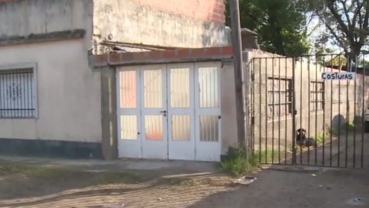 Feroz balacera en dos casas, un galpón y varios vehículos