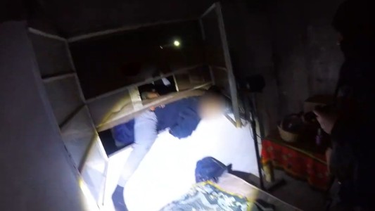 Detuvieron a vendedor callejero que ofrecía ramos de flores con dosis de cocaína