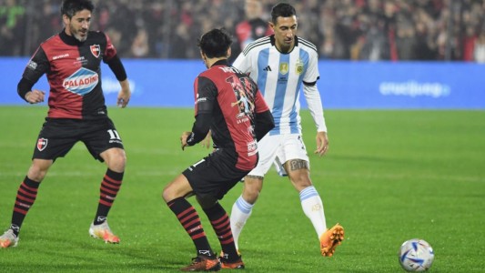 La reacción de los hinchas Newell’s cuando Di María llegó a la despedida de Maxi Rodríguez