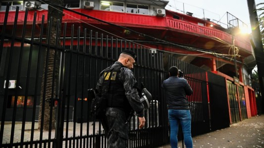 Allanamiento en Newell's por bandera desplegada de banda narco Los Monos