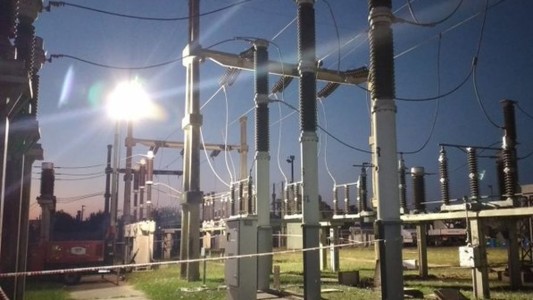 Falla en la distribuidora nacional dejó sin electricidad a Rosario y a la región