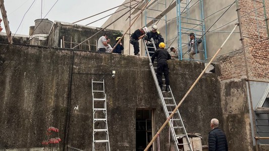 Albañil cayó desde seis metros de altura en una obra del centro rosarino