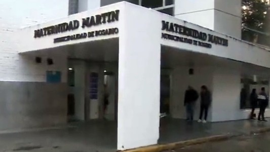 Dieron de alta a la chica de 17 años acusada de apuñalar y matar a su beba recién nacida