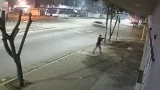 Balacera en la Uocra: siete tiros y un nota amenazante en la sede de 27 de Febrero al 5200