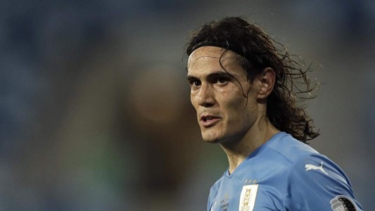 Edinson Cavani firmó su contrato y ya es oficialmente nuevo futbolista de Boca