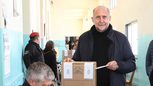 Perotti emitió su voto y llamó a "fortalecer la democracia"