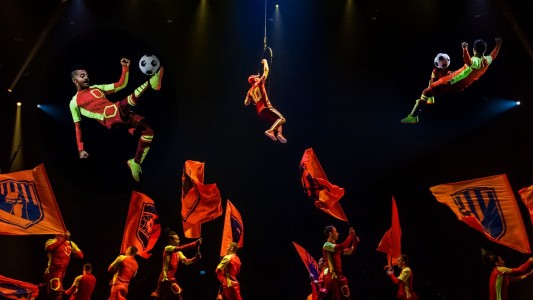 A sala llena: MESSI10 by CIRQUE DU SOLEIL estrenó en Rosario