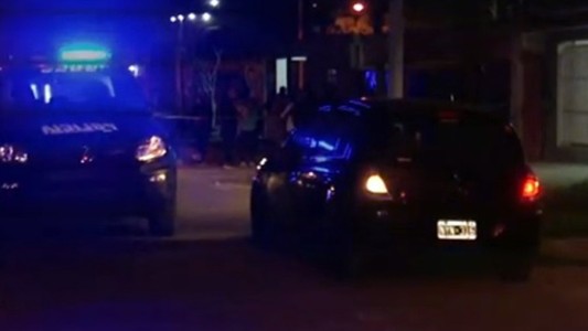 Conmoción en zona oeste: asesinaron a un joven en el interior de un auto