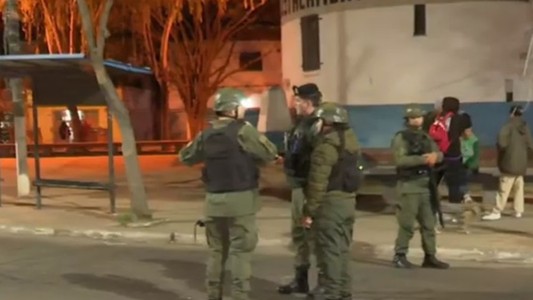 Más violencia armada: balearon destacamento policial e hirieron a un transeúnte