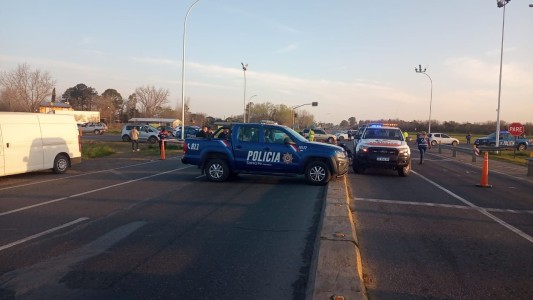 Tragedia en cruce de rutas AO12 y 18: murió motociclista tras chocar contra utilitario