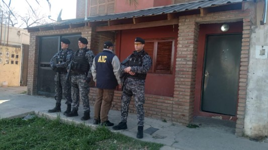 Otro golpe a Los Monos: detenidos y secuestro de cocaína con particular sello