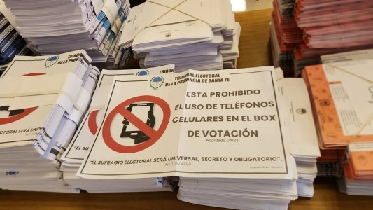 Solicitan que se controle el uso de celulares en el box de votación