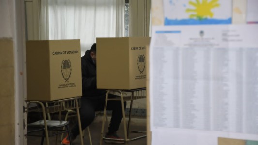 Cerraron las mesas en toda la provincia y hay expectativa por los primeros resultados