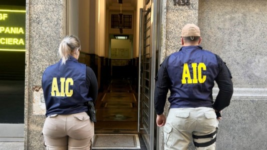 Allanaron una oficina céntrica por estafas y administración fraudulenta