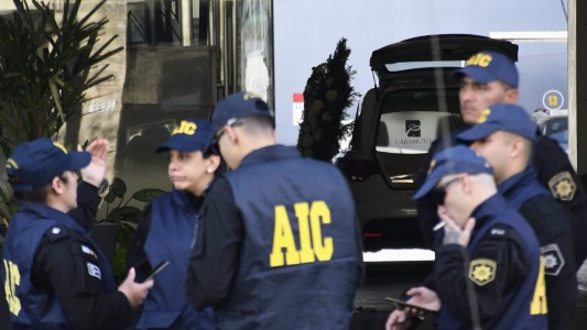 Despiden los restos del Policía acribillado frente a la AIC