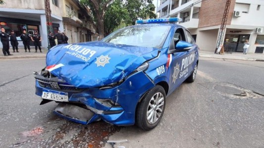 Impactante choque entre un particular y un patrullero