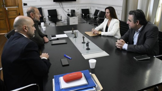 Primera reunión de transición en Seguridad del ministro Brilloni y representantes de Pullaro
