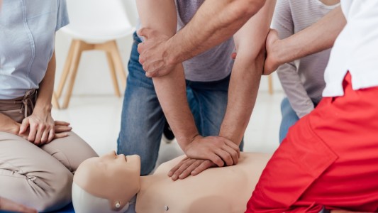 Campaña para capacitarse en reanimación cardiopulmonar por el día Mundial del Corazón