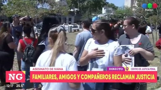 Familiares y amigos de Ivana se manifiestan en pedido de justicia frente al Centro de Justicia Penal
