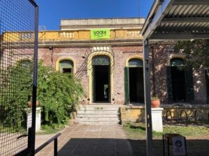 Se derrumbó el muro de mampostería y cayó sobre dos alumnos en la Escuela N°392