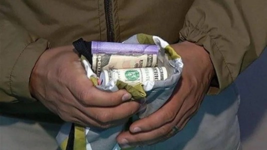 Otra vez con “el cuento del tío” engañaron a un hombre y le robaron 113 mil dólares y 400 mil pesos