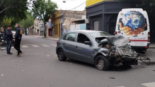 Tres vehículos chocaron en el macrocentro de Rosario y no hubo heridos graves