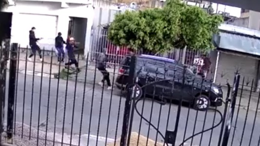 En modalidad "piraña", les robaron el auto y más tarde les pidieron un rescate para devolvérselo