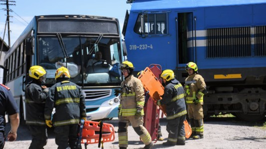 Simulacro de accidente con víctimas fatales e incendio en Rosario Norte