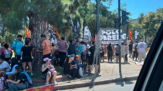 Ante el anuncio de Milei, “el que corta no cobre” hoy se dio el primer piquete en Rosario
