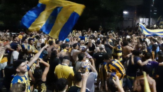 VIDEO: La noche que Arroyito no durmió, así se festejó en inmediaciones del "Gigante"