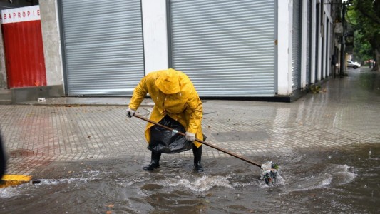 Calles anegadas durante el intenso temporal en la ciudad