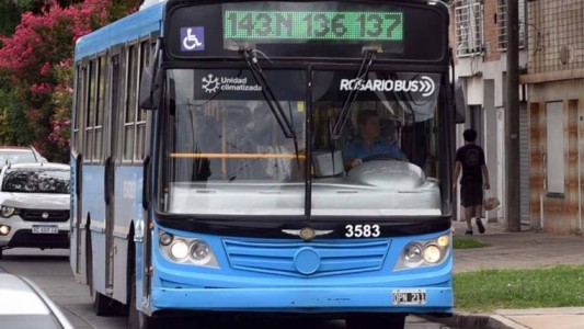 Atacaron un colectivo con "bomba molotov"