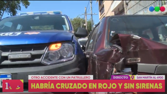 Un patrullero chocó a tres autos en zona sur
